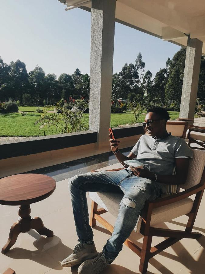 The Willis Hotel, Bomet Extérieur photo