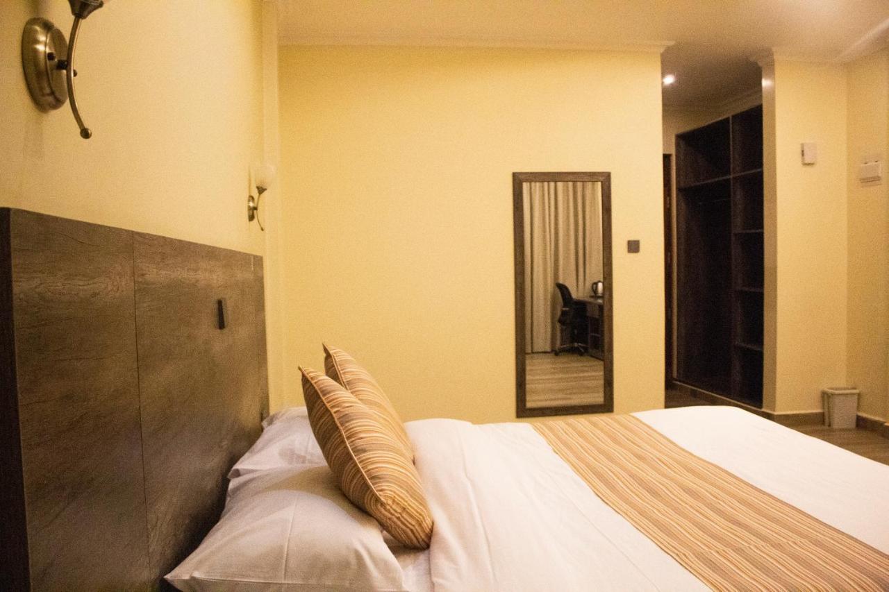 The Willis Hotel, Bomet Extérieur photo