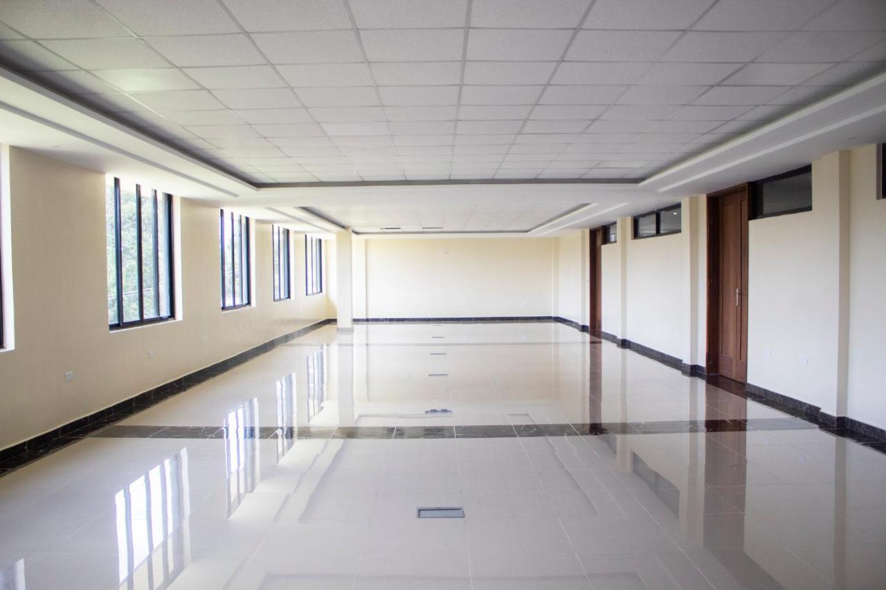 The Willis Hotel, Bomet Extérieur photo