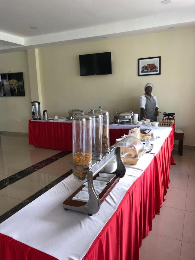 The Willis Hotel, Bomet Extérieur photo